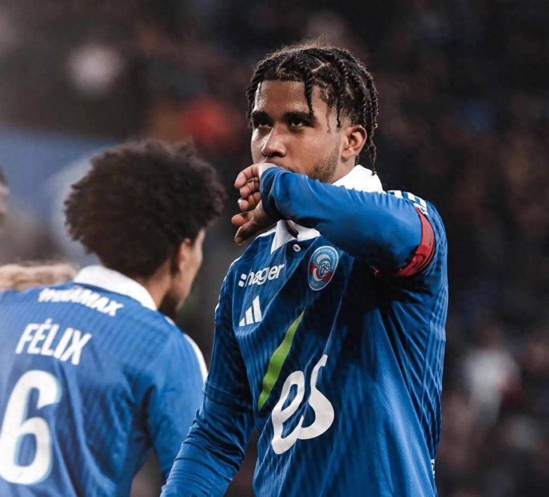 爱游戏娱乐平台 -法甲赛程吃紧；切尔西集结日远射贴柱；态度坚定；训练强度明显提升 