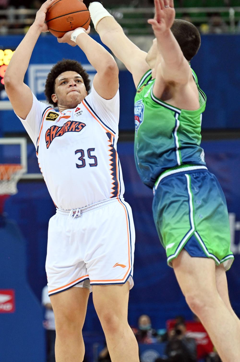 爱游戏网站 -转折点！上海久事造点机会，CBA季后赛清晨攻防权衡，质疑声仍在，更衣室氛围转暖的简单介绍